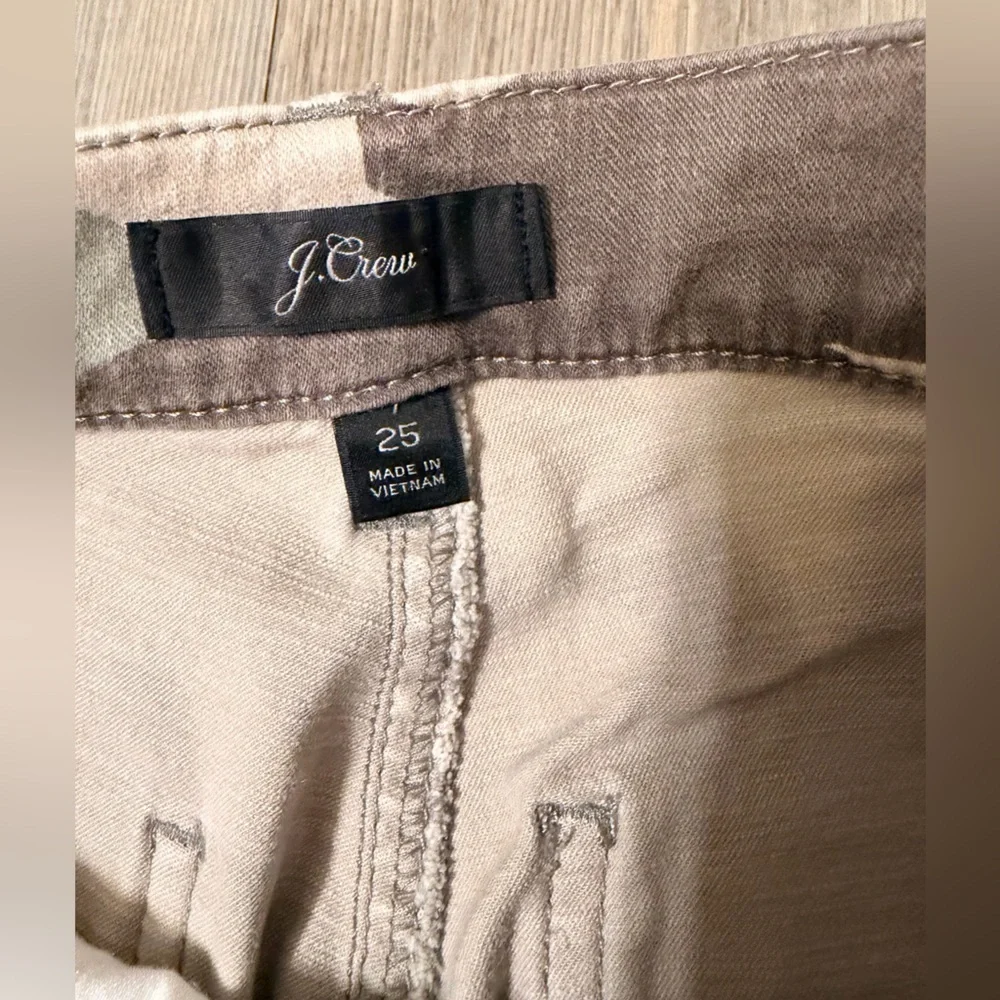 J. Crew Vintage Straight Cargo Pants in Camo Women’s size 25